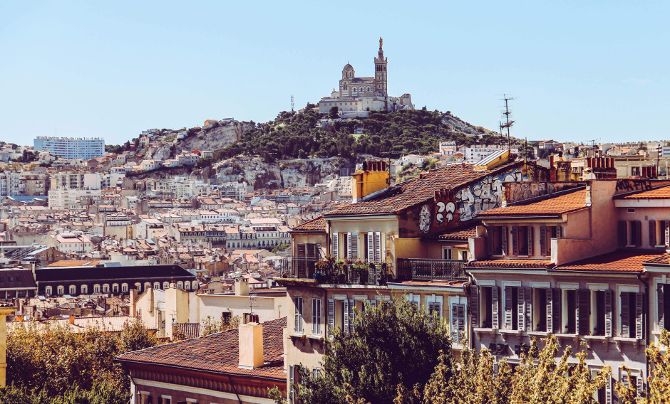 Blick auf Notre-Dame de la Garde, das Wahrzeichen von Marseille   