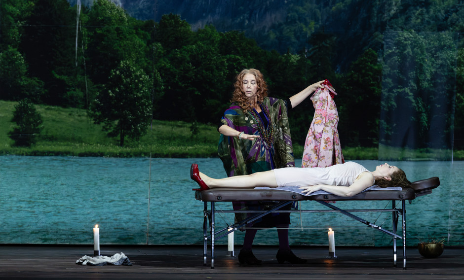 Szene aus "Rusalka" an der Bayerischen Staatsoper München