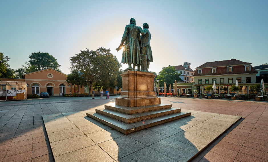 08 Weimar, Goethe- und Schillerdenkmal: 