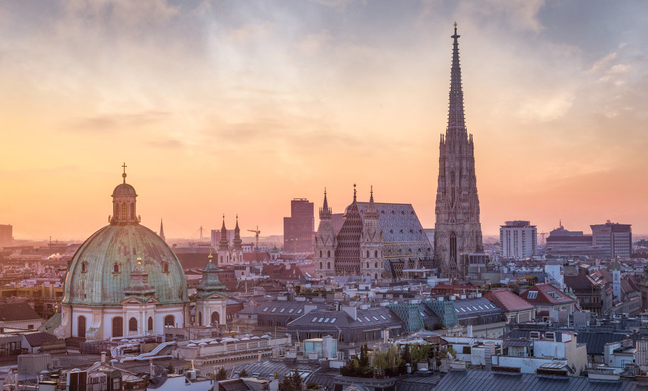 Blick über die Dächer von Wien mit Stephansdom