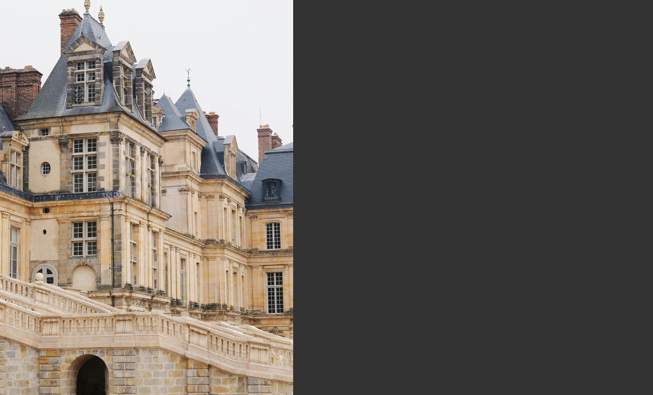 Blick auf einen Teil der Fassade von Schloss Fontainebleau