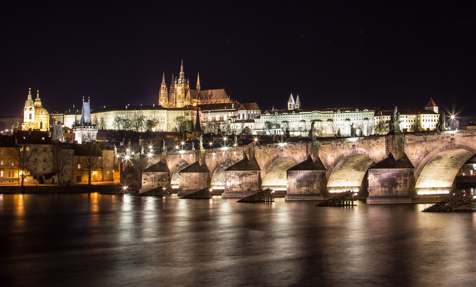Prag Das nächtlich beleuchtete Prag