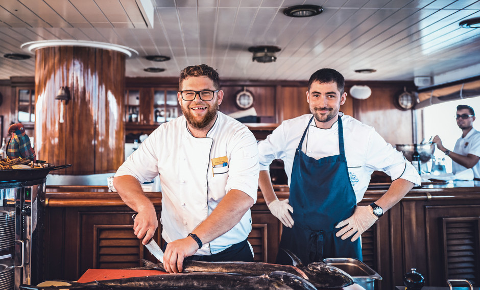 Köche am Buffet der Sea Cloud II  