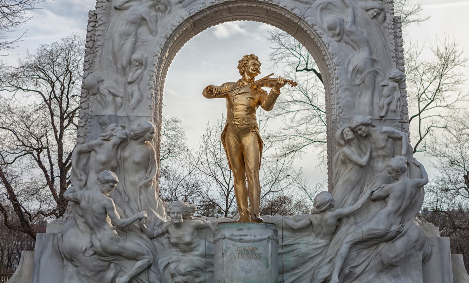 Das Johann-Strauss-Denkmal im Stadtpark Wien     