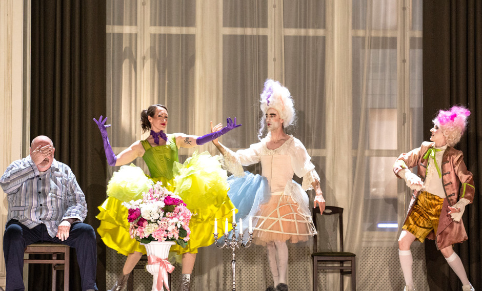Szene aus "Die schweigsame Frau" an der Staatsoper Unter den Linden