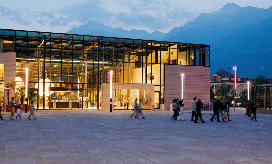 Thermenplatz Meran im Abendlicht 