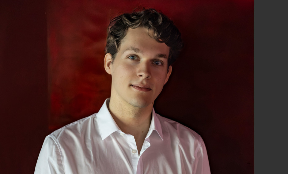 Portrait des Pianisten Lukas Sternath   