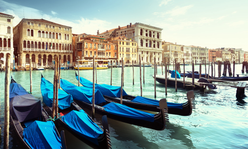 10: Gondeln auf dem Canale Grande in Venedig  
