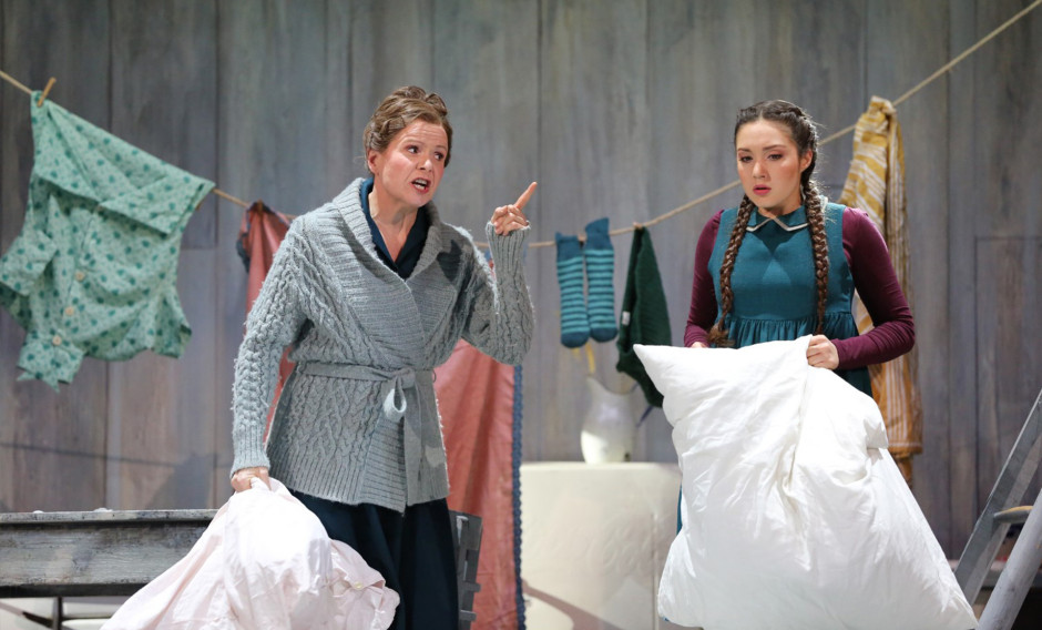 10 Wiesbaden, Staatstheater Wiesbaden, Szene aus "Hänsel und Gretel": 