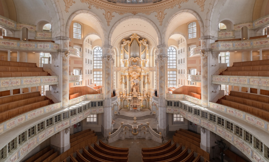Der Innenraum der Frauenkirche Dresden   