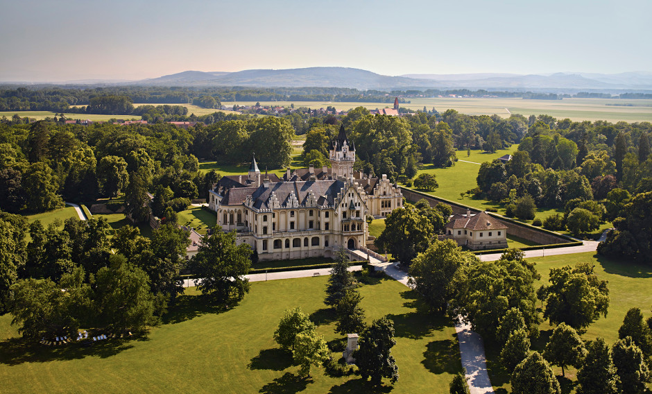 Schloss Grafenegg Blick auf Schloss Grafenegg mit Parkanlage
