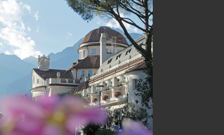 Kurhaus Meran im Sommer 