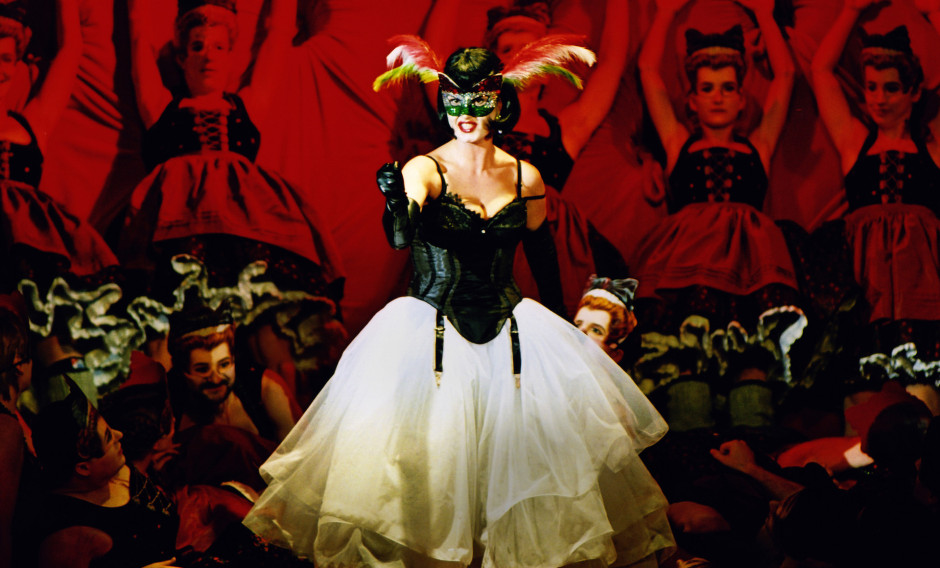 Szene aus "Die Fledermaus" an der Semperoper Dresden    