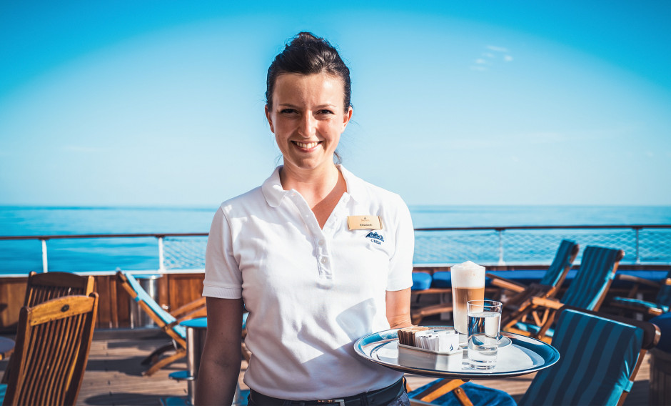 Servicepersonal an Bord der Sea Cloud II 
