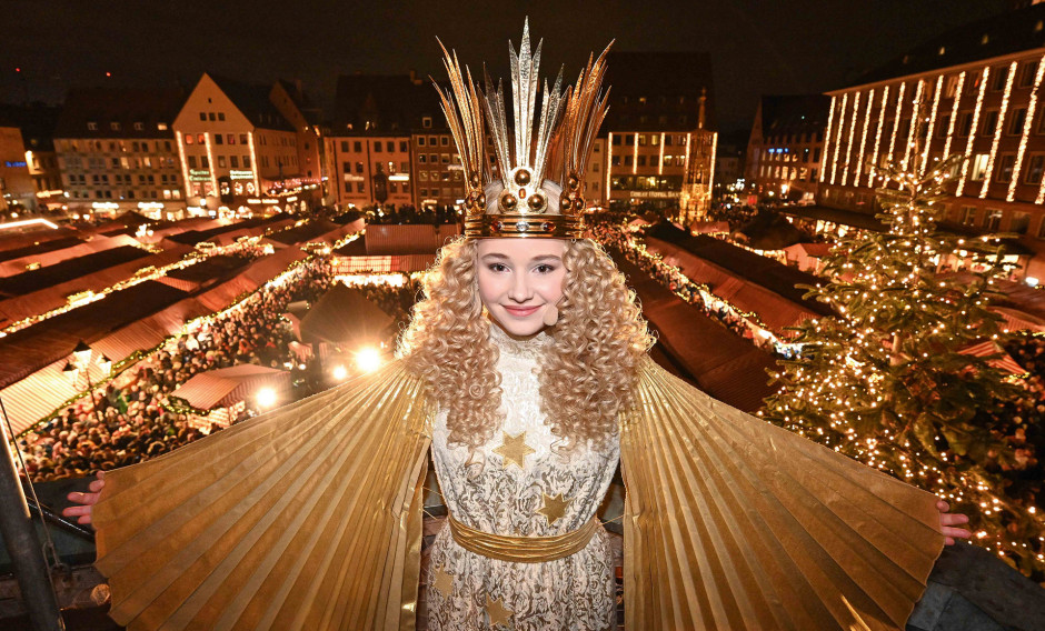 Das "Christkind" auf dem Christkindlesmarkt in Nürnberg