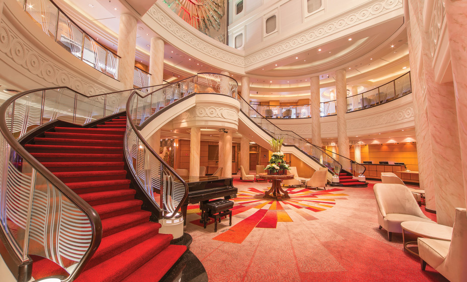 Queen Mary 2 Blick in den Atrium der Queen Mary 2