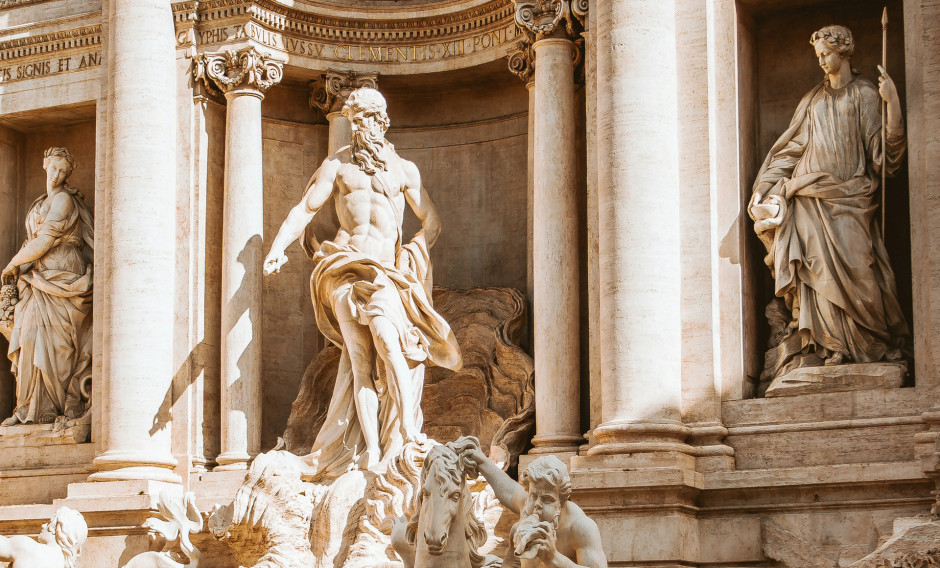 17: Die barocken Meeresgestalten des Trevi-Brunnen in Rom     