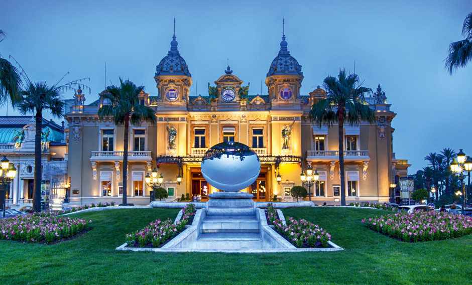 Die Fassade der Opéra de Monte Carlo