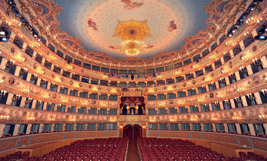 Teaser: Zuschauerraum und Ränge im Teatro La Fenice in Venedig  