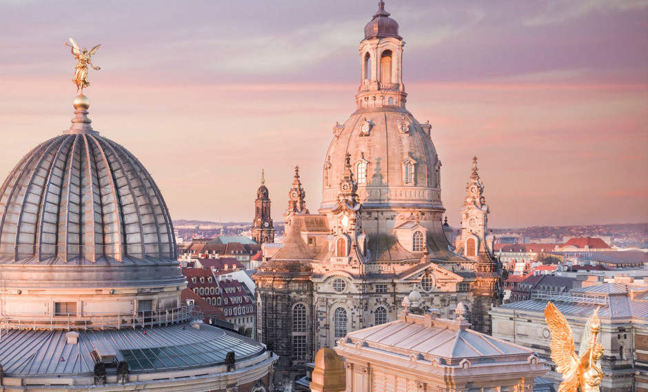 Blick über die Dächer von Dresden mit Frauenkirche