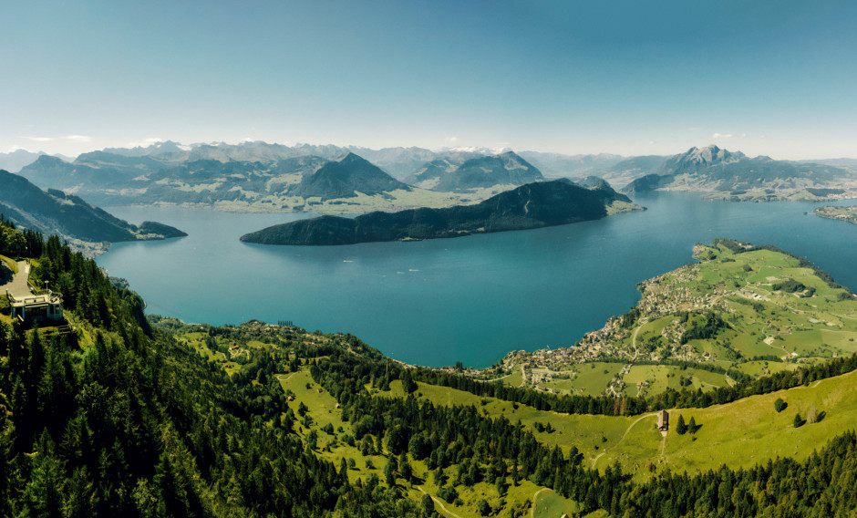 Teaser: Panoramabild von der Rigi aus mit Vierwaldstättersee, Stanserhorn, Bürgenstock und Pilatus im Hintergrund     