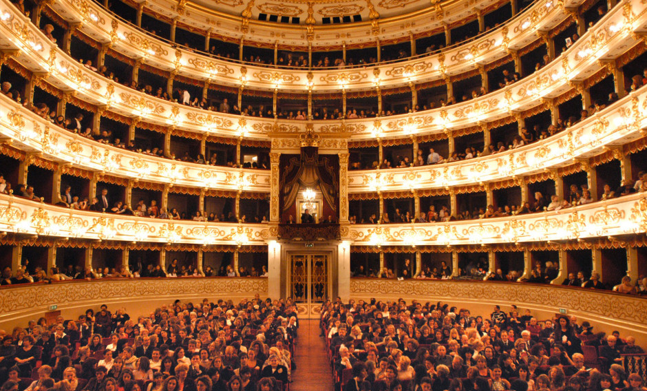 Teaser: Blick in den Zuschauerraum des Teatro Regio di Parma   
