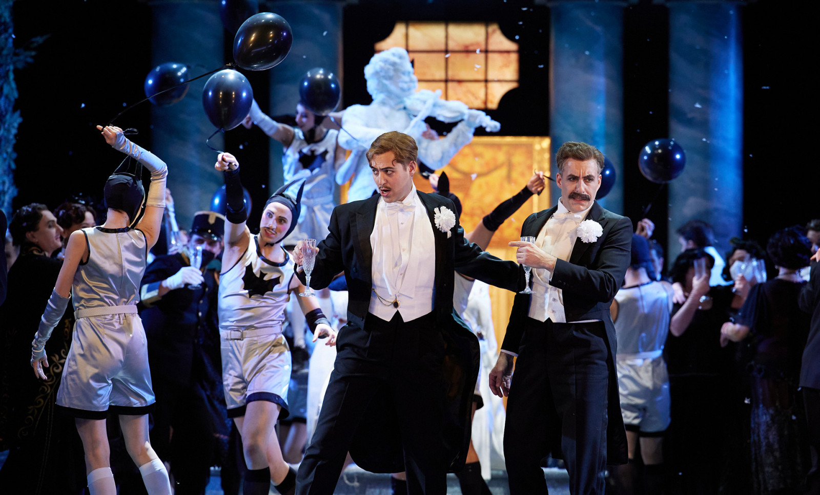 Teaser Panorama München Gärtnertheater, Szene aus "Die Fledermaus": 