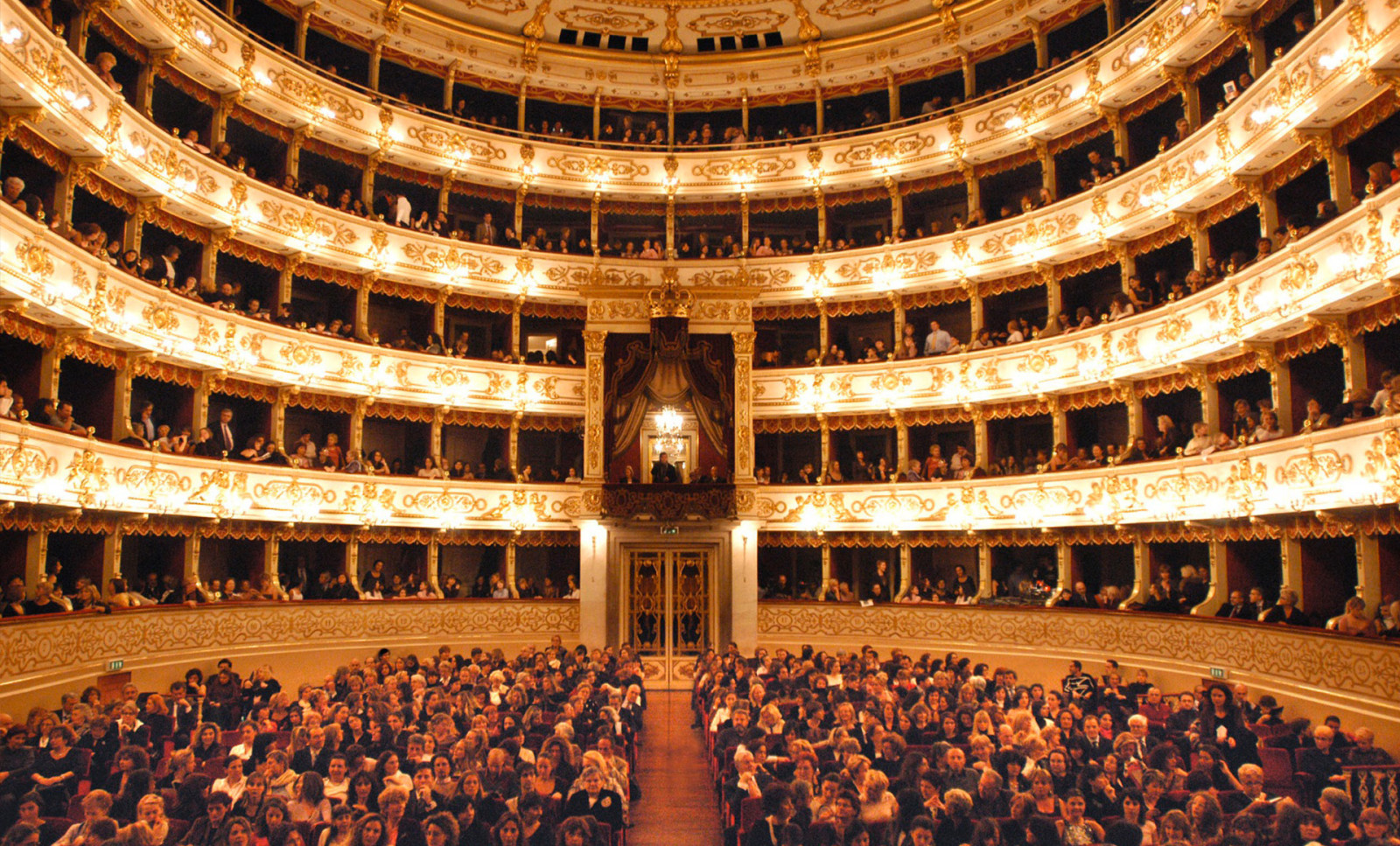Teaser: Blick in den Zuschauerraum des Teatro Regio di Parma   