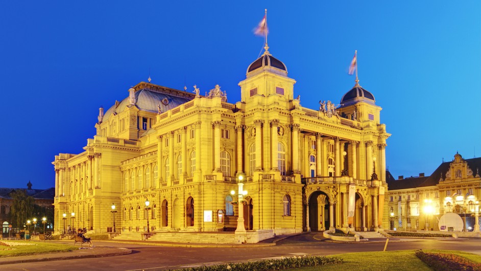 Nationaltheater in Zagreb am Abend